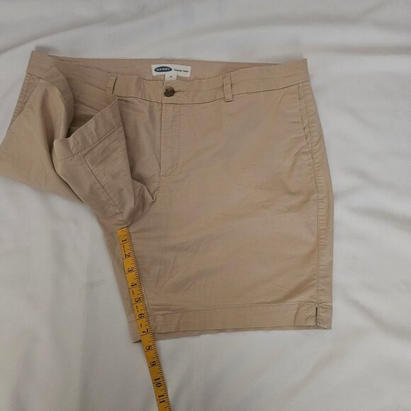 Old Navy Khaki High-Waisted 7-Inch Inseam Everyday Chino Shorts Women's 16 Tall - Picture 10 of 11